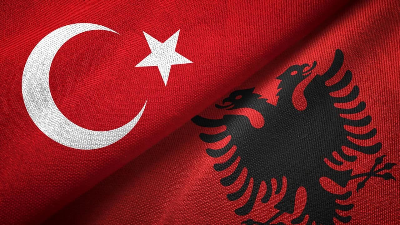 Arnavutluk Vizesiz Seyahat Rehberi 2025: Türkiye'den Arnavutluk’a Nasıl Gidilir?