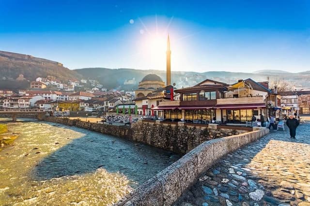 Kosova Vizesiz Seyahat 2025: Türkiye’den Kosova’ya Nasıl Gidilir? Balkan Rotaları ve Gezi İpuçları