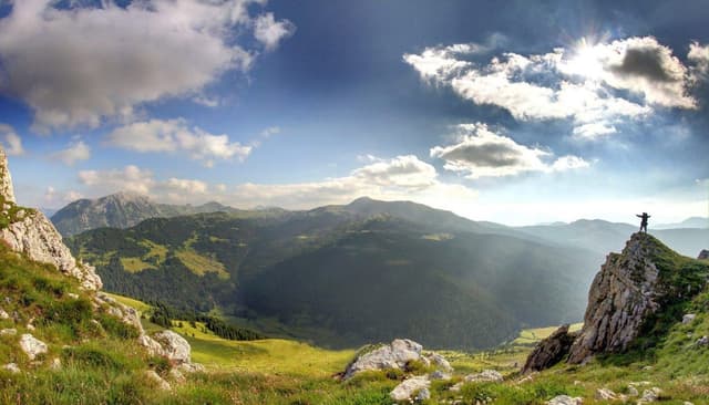 Kosova Vizesiz Seyahat 2025: Türkiye’den Kosova’ya Nasıl Gidilir? Balkan Rotaları ve Gezi İpuçları