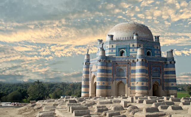 Pakistan Elektronik Vize Rehberi 2025: Türkiye’den Pakistan’a Nasıl Gidilir? Başvuru ve Gezi Bilgileri