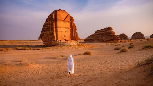 Suudi Arabistan Kapıda Vize 2025: Türkiye'den Nasıl Gidilir? Seyahat Rehberi ve İpuçları